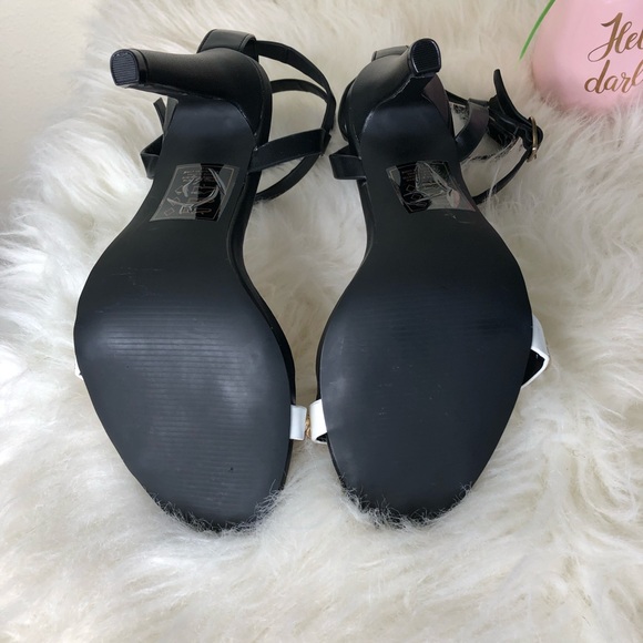 Izabella Rue Gold Chain strap Heels- Size 8 - Picture 6 of 6